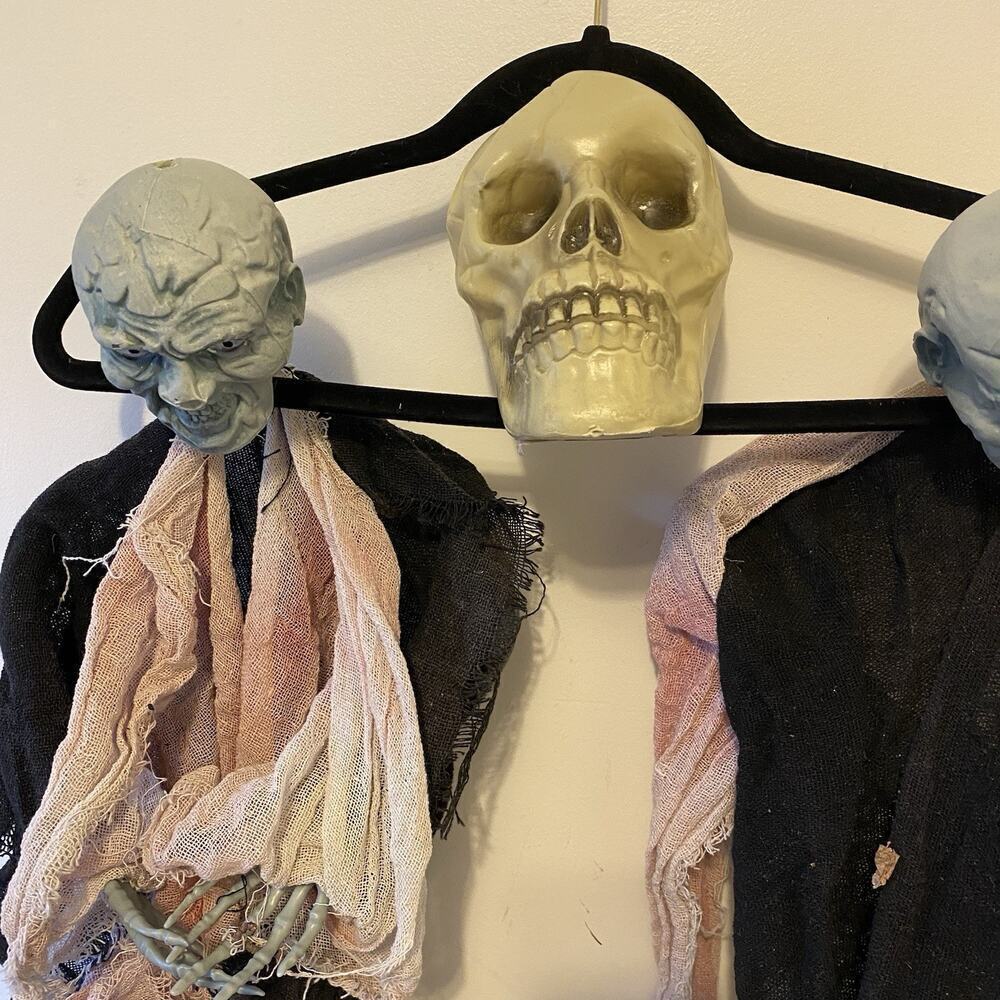 Hanging Halloween Scary Ghosts Skull Heads Seasonal Decoration Vintage Lot Of 3 - Picture 2 of 9